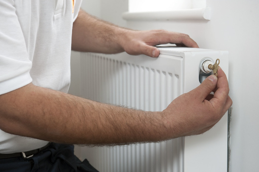 DIY: Heizkörper entlüften in 10 Minuten – mehr Wärme, weniger Heizkosten